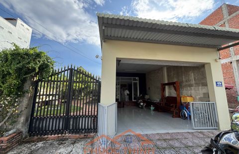 BÁN CẶP NỀN ĐẤT MẶT TIỀN ĐƯỜNG TRẦN PHÚ – CÓ SẴN NHÀ Ở VÀ SÂN VƯỜN CÂY ĂN TRÁI TẠI HÀ TIÊN